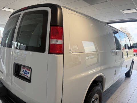 2025 Chevrolet Express 3500