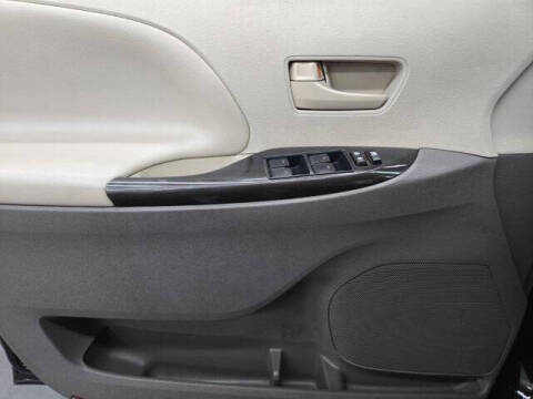 2012 Toyota Sienna LE 8-Passenger