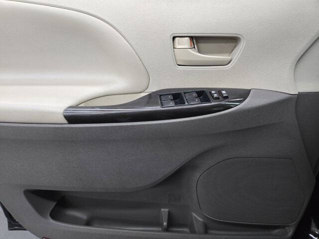 2012 Toyota Sienna LE 8-Passenger