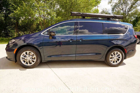 2025 Chrysler Pacifica Select