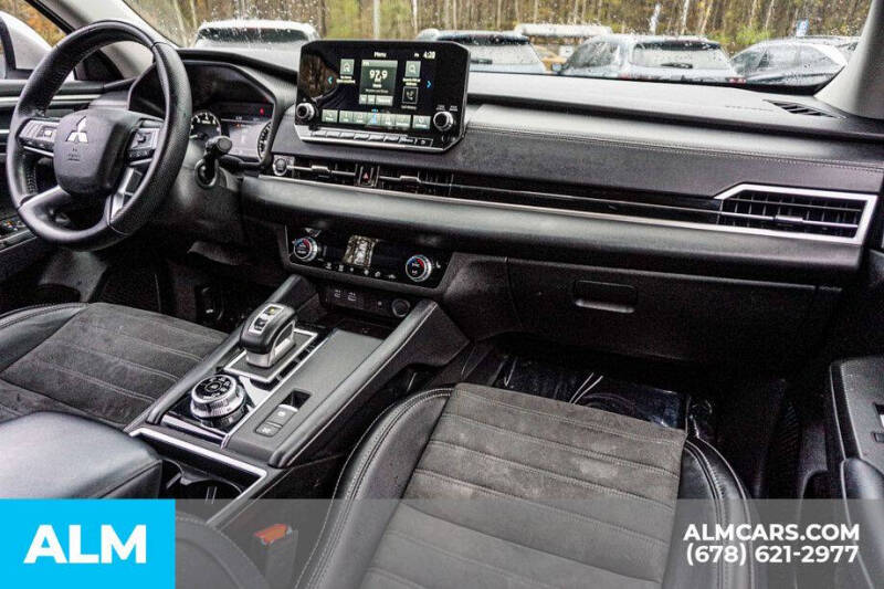 2024 Mitsubishi Outlander SE