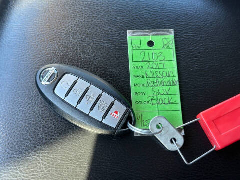 2017 Nissan Pathfinder SL