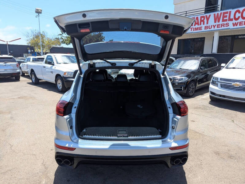 2017 Porsche Cayenne S E-Hybrid Platinum Edition