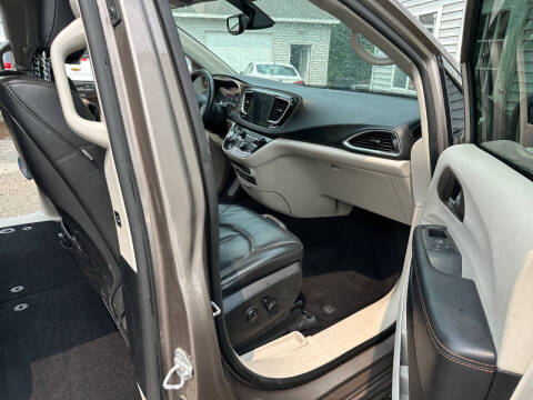 2017 Chrysler Pacifica Touring-L Plus