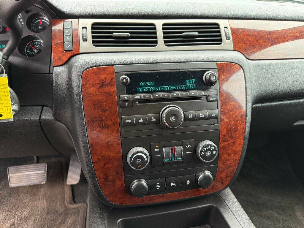 2014 Chevrolet Suburban 30