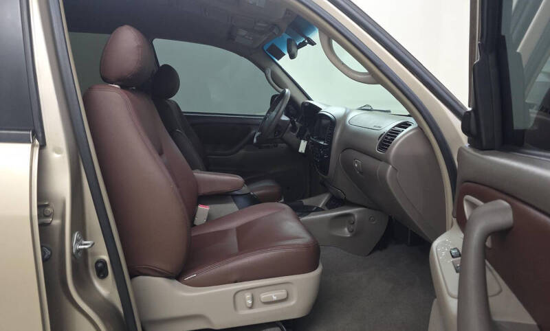 2005 Toyota Sequoia SR5