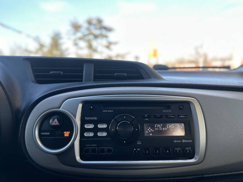 2012 Toyota Yaris 3-Door LE