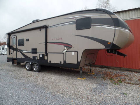 2017 Winnebago VOYAGE 27RLS