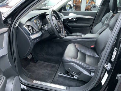 2016 Volvo XC90 T6 Momentum