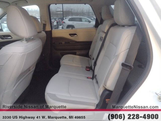 2025 Nissan Pathfinder SL