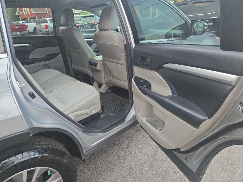 2014 Toyota Highlander LE