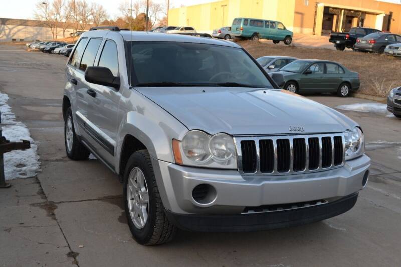 2006 Jeep Grand Cherokee for sale at QUEST MOTORS in Englewood CO