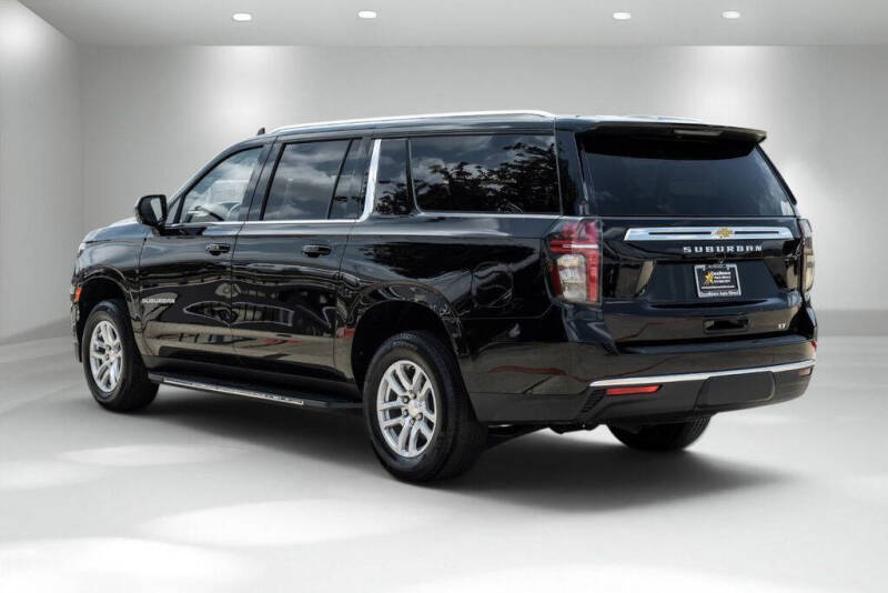 2023 Chevrolet Suburban LT