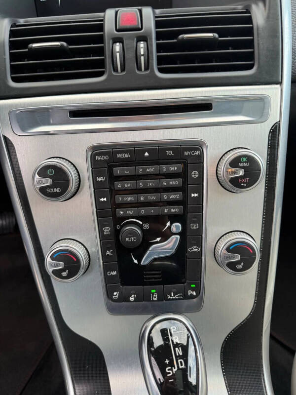 2015 Volvo XC60 T6 Platinum