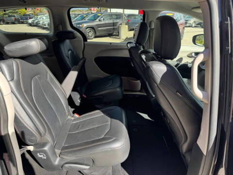 2017 Chrysler Pacifica Touring-L Plus