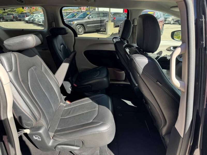 2017 Chrysler Pacifica Touring-L Plus