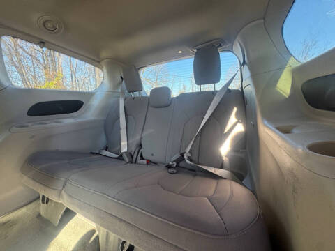 2021 Chrysler Voyager LX