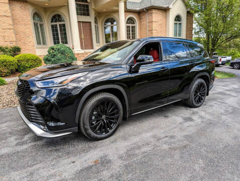 2023 Toyota Highlander for sale at DEL'S AUTO GALLERY in Lewistown PA