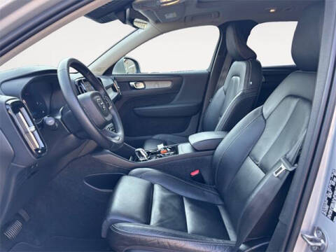 2023 Volvo XC40 B5 Plus Bright Theme