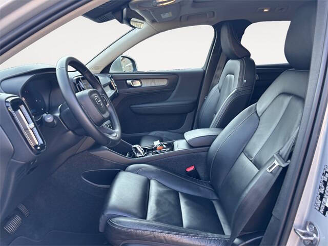 2023 Volvo XC40 B5 Plus Bright Theme