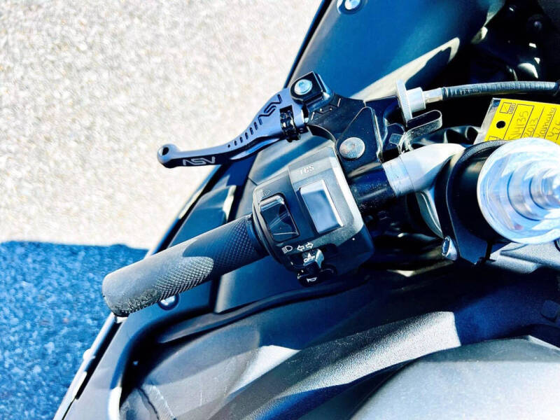 2013 Yamaha YZF-R1 (Matte Gray)