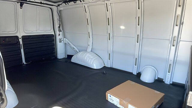 2025 Chevrolet Express 2500