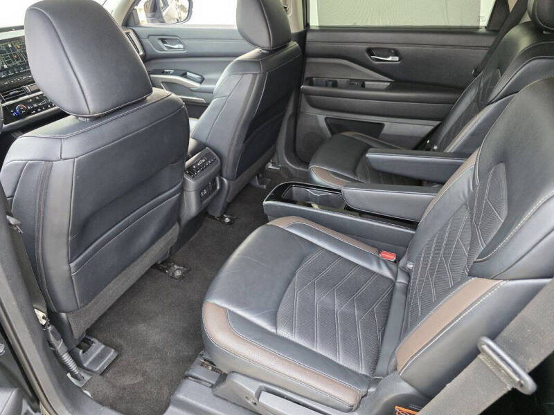 2024 Nissan Pathfinder Platinum