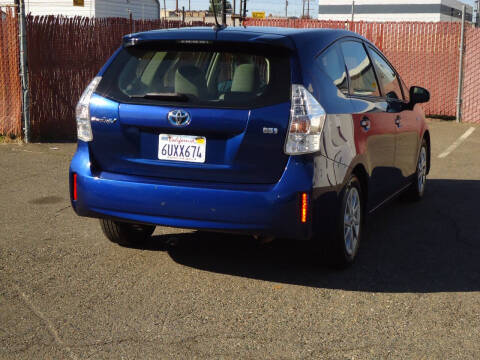 2012 Toyota Prius v Three