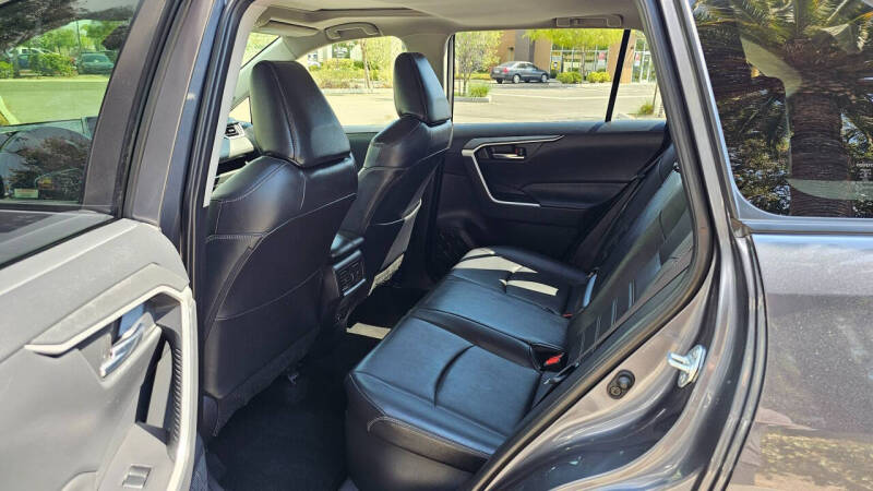 2021 Toyota RAV4 Hybrid XLE Premium