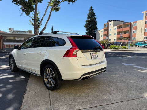 2016 Volvo V60 Cross Country T5
