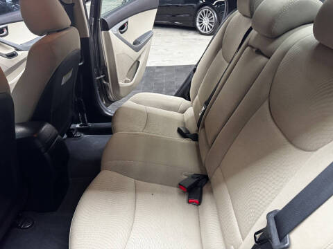 2014 Hyundai Elantra SE