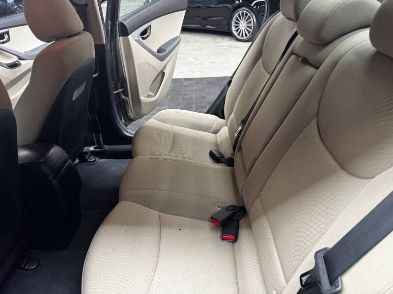 2014 Hyundai Elantra SE