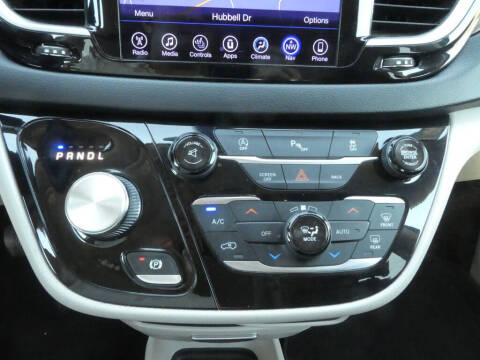 2017 Chrysler Pacifica Touring-L