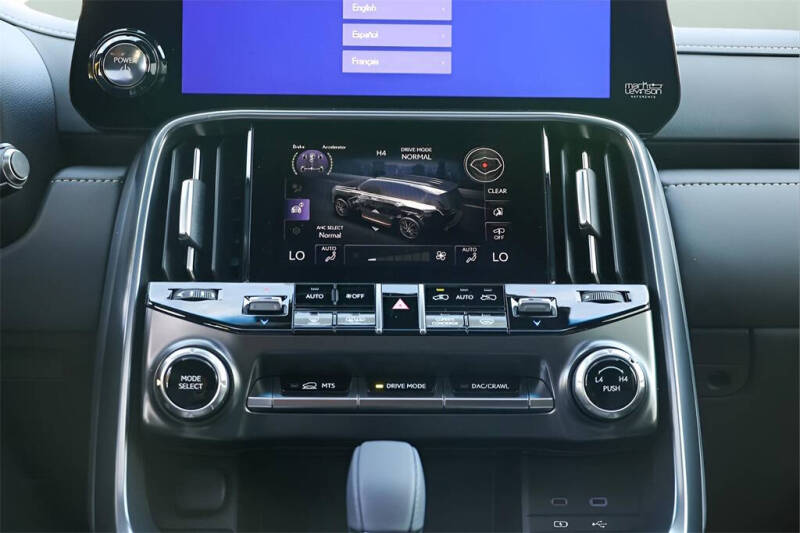 2025 Lexus LX 700h F SPORT Handling