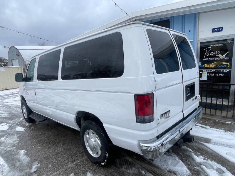 2011 Ford E-Series E-350 SD XLT