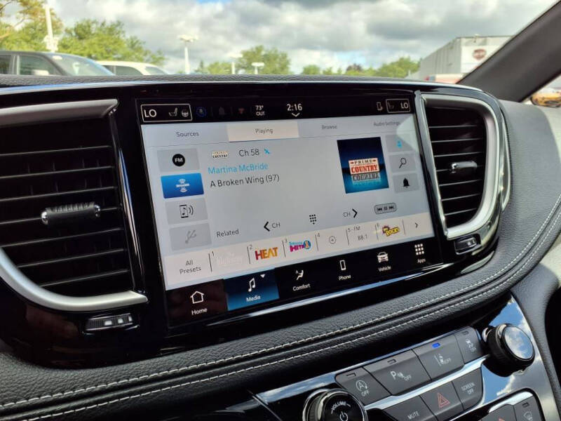 2026 Chrysler Pacifica Select