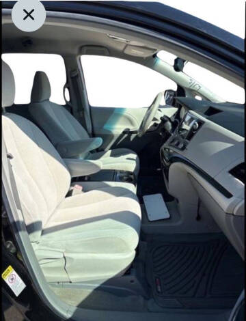 2011 Toyota Sienna LE 8-Passenger