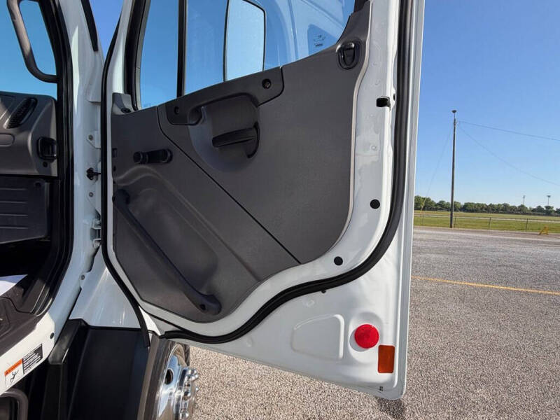 2014 Freightliner 108 SD