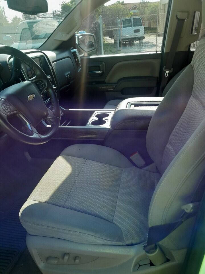 2017 Chevrolet Silverado Pickup - $16,500