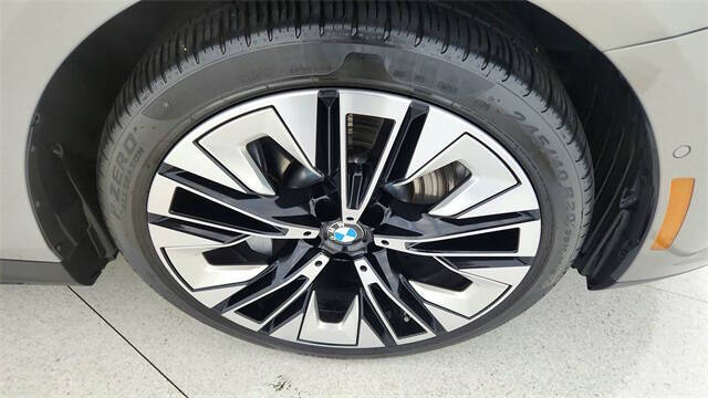 2025 BMW 5 Series 530i