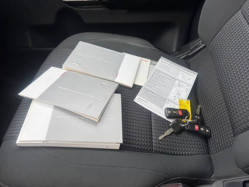 2012 Nissan Titan SV