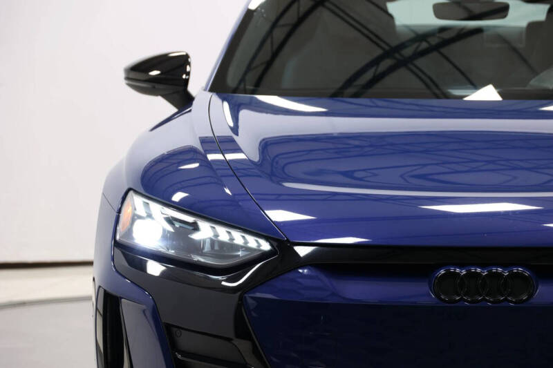 2024 Audi e-tron GT quattro Premium Plus