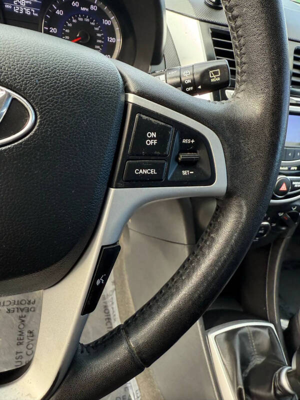 2012 Hyundai Accent SE