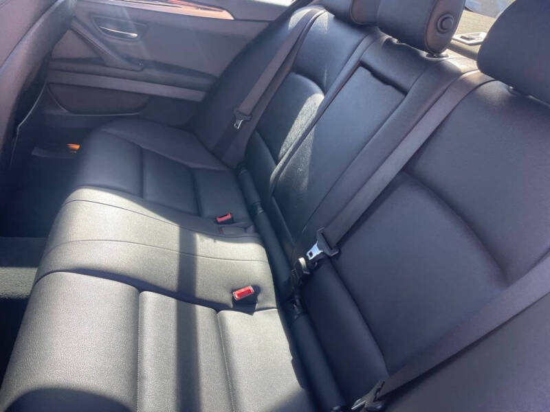 2016 BMW 5 Series 528i