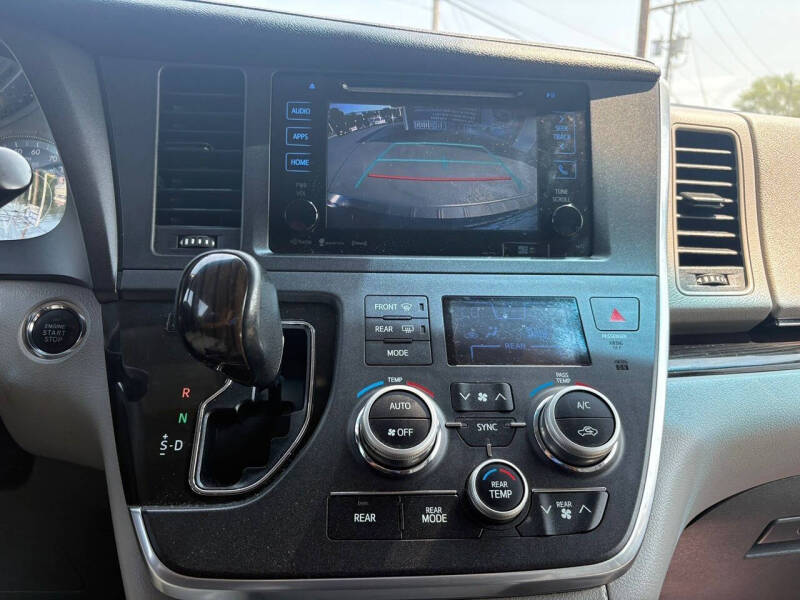 2017 Toyota Sienna XLE 8-Passenger