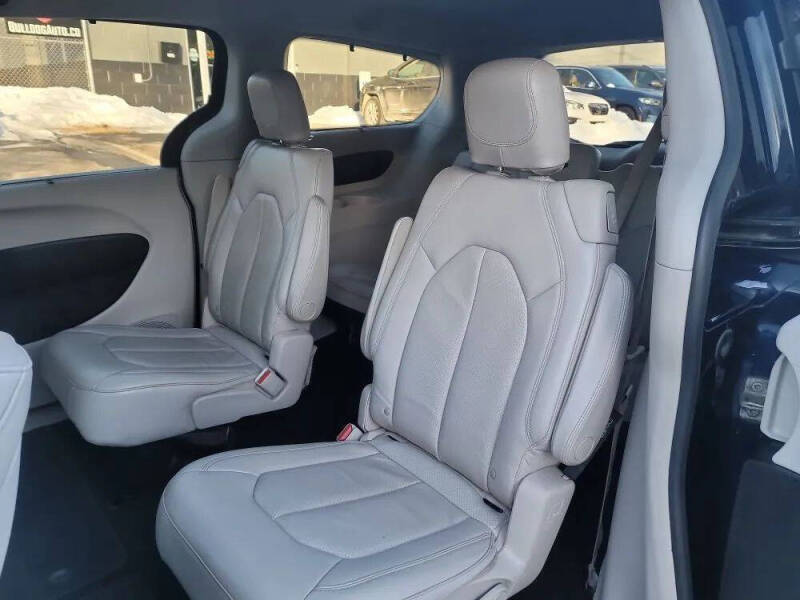 2017 Chrysler Pacifica Touring-L Plus