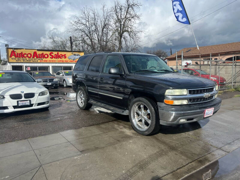 2004 Chevrolet Tahoe null photo 2