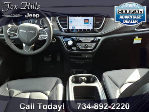 2026 Chrysler Pacifica Select