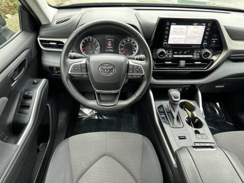 2022 Toyota Highlander LE