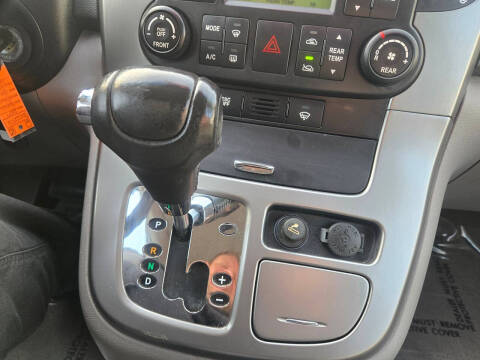 2007 Hyundai Entourage GLS